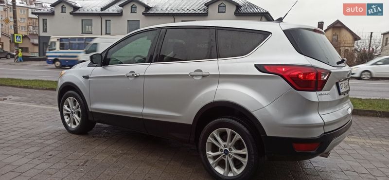 Внедорожник / Кроссовер Ford Escape 2019 в Ивано-Франковске