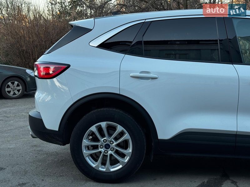 Внедорожник / Кроссовер Ford Escape 2019 в Киеве