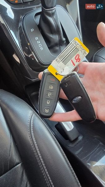 Внедорожник / Кроссовер Ford Escape 2016 в Ивано-Франковске