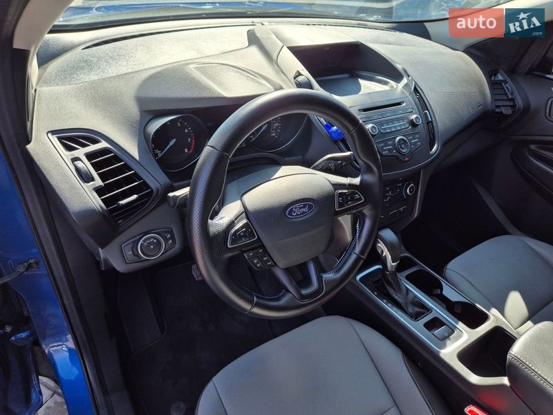 Внедорожник / Кроссовер Ford Escape 2017 в Сумах