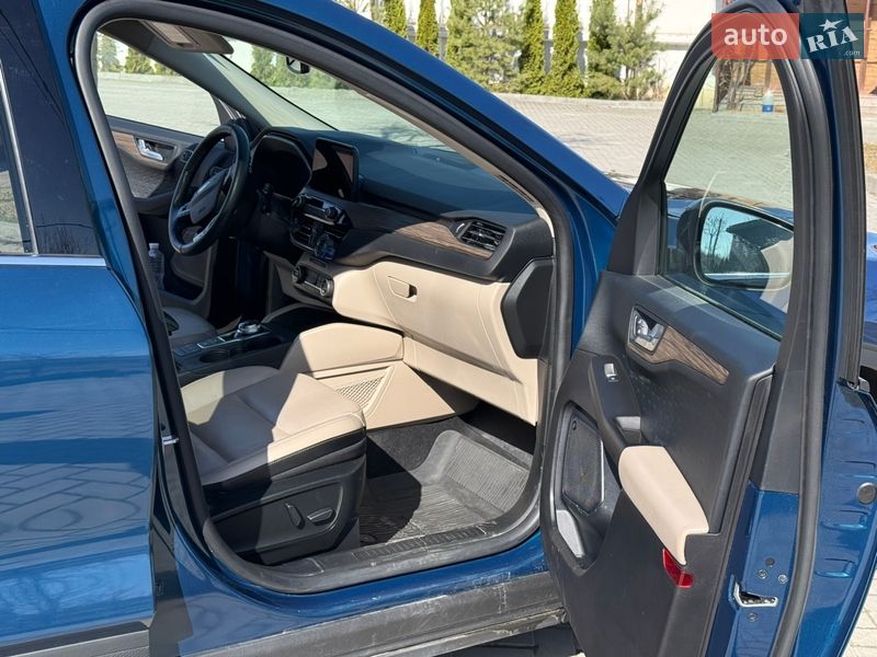 Внедорожник / Кроссовер Ford Escape 2020 в Золочеве