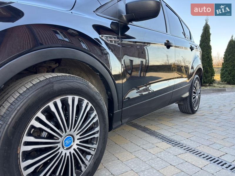 Внедорожник / Кроссовер Ford Escape 2017 в Ивано-Франковске