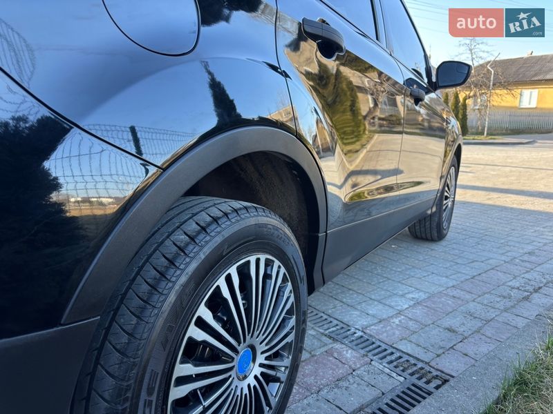 Внедорожник / Кроссовер Ford Escape 2017 в Ивано-Франковске