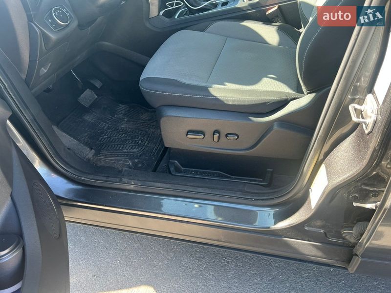 Внедорожник / Кроссовер Ford Escape 2017 в Вишневом фото 11 Внедорожник / Кроссовер Ford Escape 2017 в Вишневом