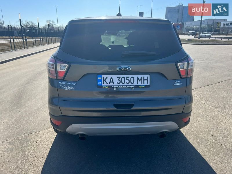Внедорожник / Кроссовер Ford Escape 2017 в Вишневом фото 15 Внедорожник / Кроссовер Ford Escape 2017 в Вишневом