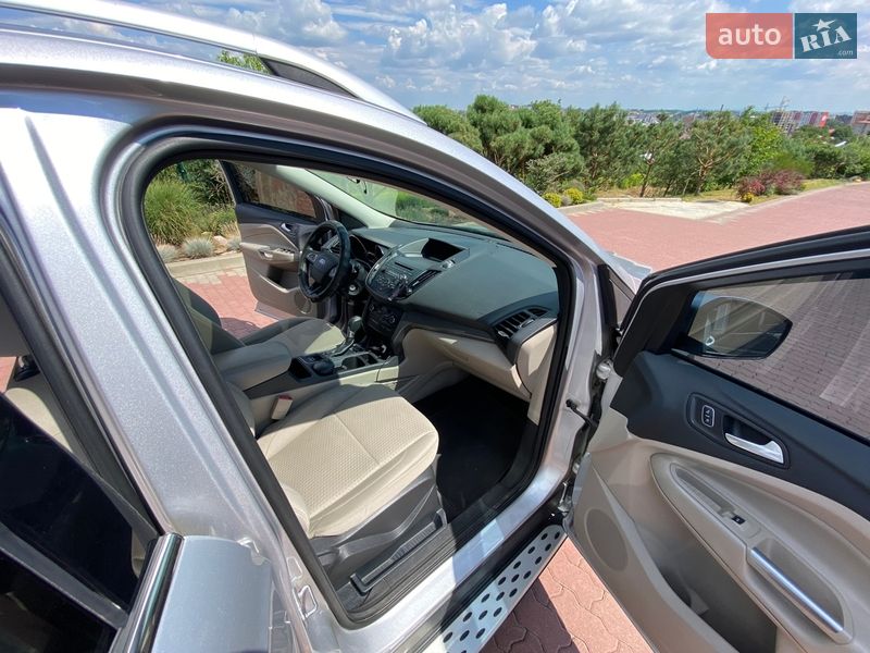 Внедорожник / Кроссовер Ford Escape 2016 в Черновцах