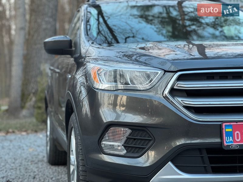 Позашляховик / Кросовер Ford Escape 2017 в Радивиліві