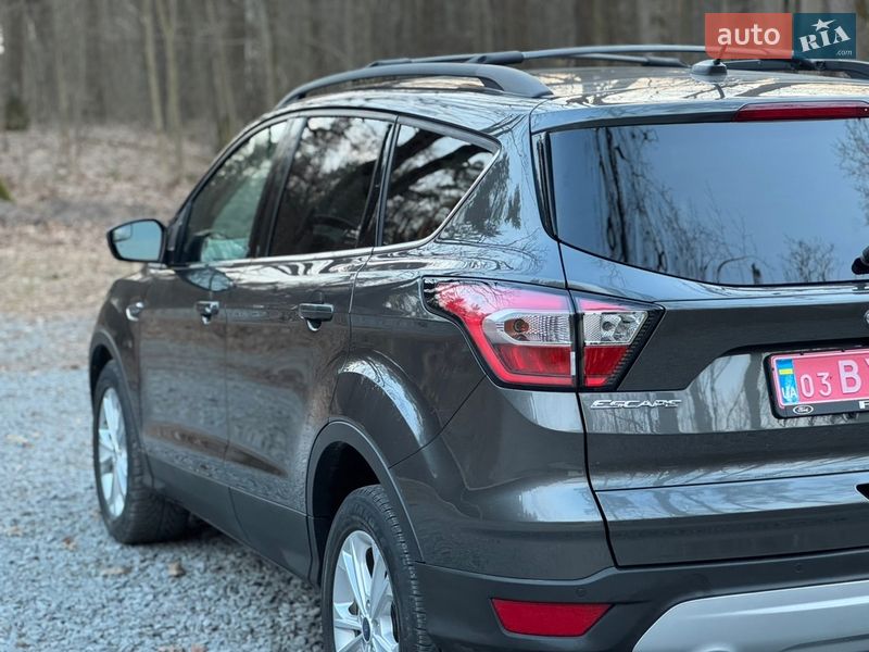 Позашляховик / Кросовер Ford Escape 2017 в Радивиліві