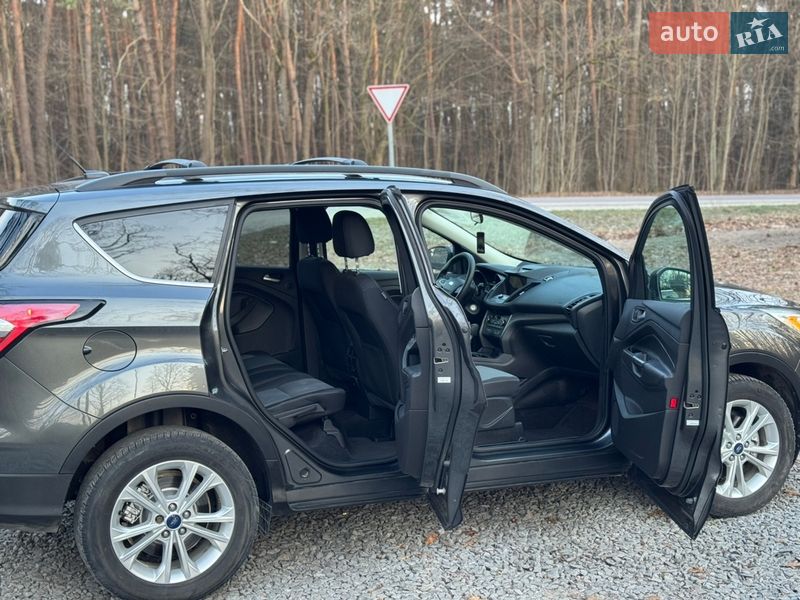 Позашляховик / Кросовер Ford Escape 2017 в Радивиліві