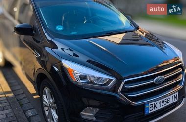 Позашляховик / Кросовер Ford Escape 2017 в Рівному