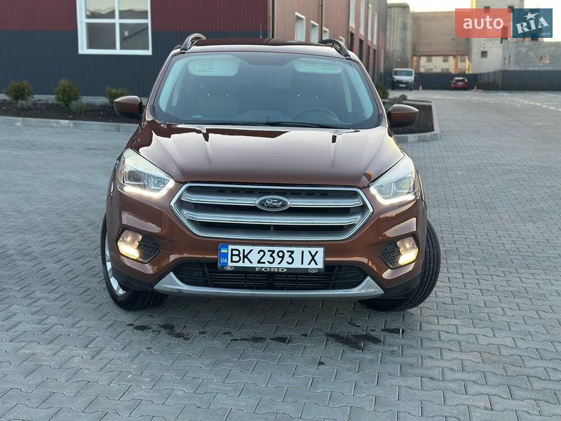 Внедорожник / Кроссовер Ford Escape 2017 в Дубно