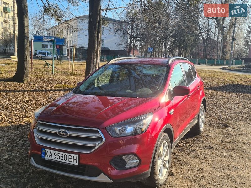 Внедорожник / Кроссовер Ford Escape 2017 в Сквире