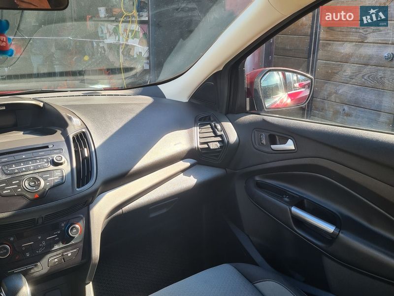 Внедорожник / Кроссовер Ford Escape 2017 в Сквире