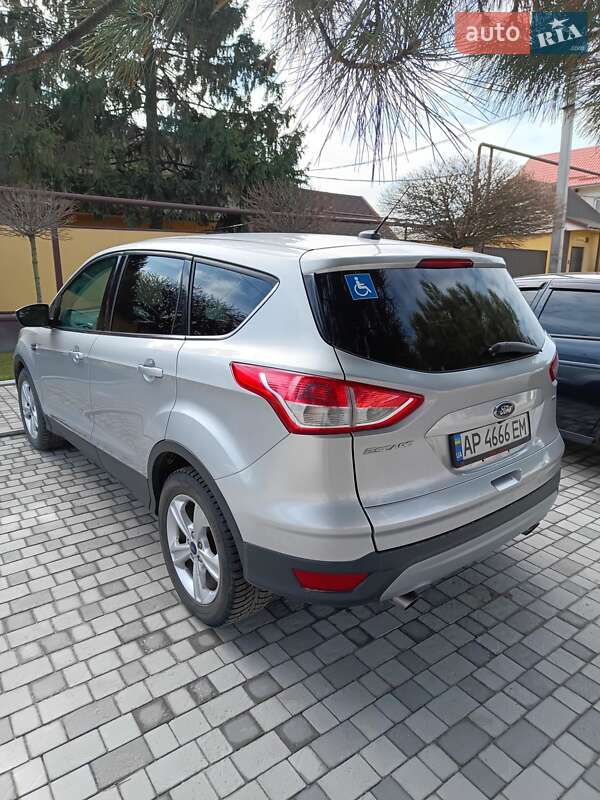 Позашляховик / Кросовер Ford Escape 2015 в Запоріжжі