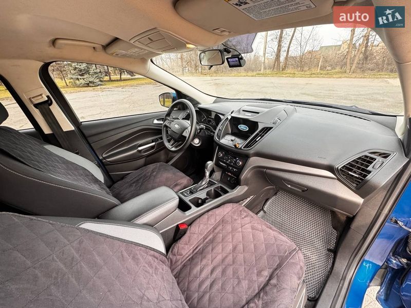 Внедорожник / Кроссовер Ford Escape 2017 в Кривом Роге