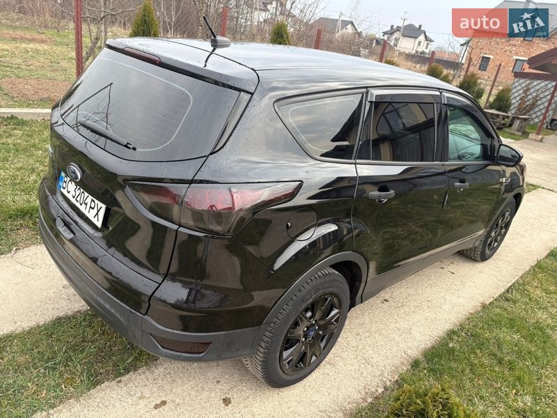 Внедорожник / Кроссовер Ford Escape 2016 в Стрые