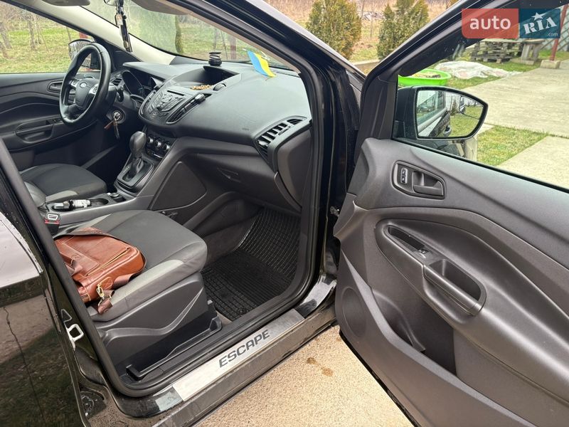 Внедорожник / Кроссовер Ford Escape 2016 в Стрые