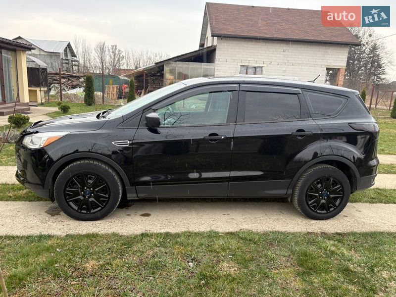 Внедорожник / Кроссовер Ford Escape 2016 в Стрые
