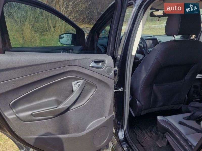 Позашляховик / Кросовер Ford Escape 2015 в Умані