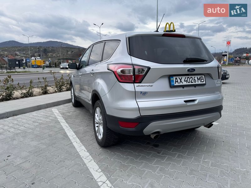 Позашляховик / Кросовер Ford Escape 2017 в Мукачевому