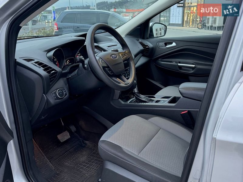 Позашляховик / Кросовер Ford Escape 2017 в Мукачевому