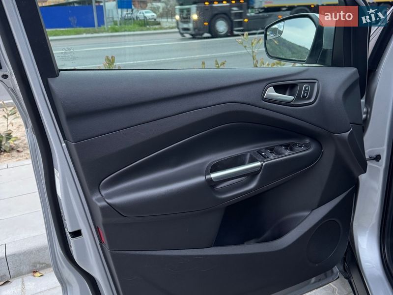 Позашляховик / Кросовер Ford Escape 2017 в Мукачевому