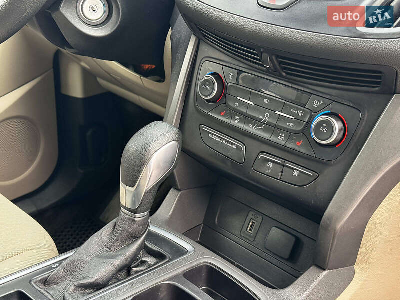 Внедорожник / Кроссовер Ford Escape 2017 в Львове