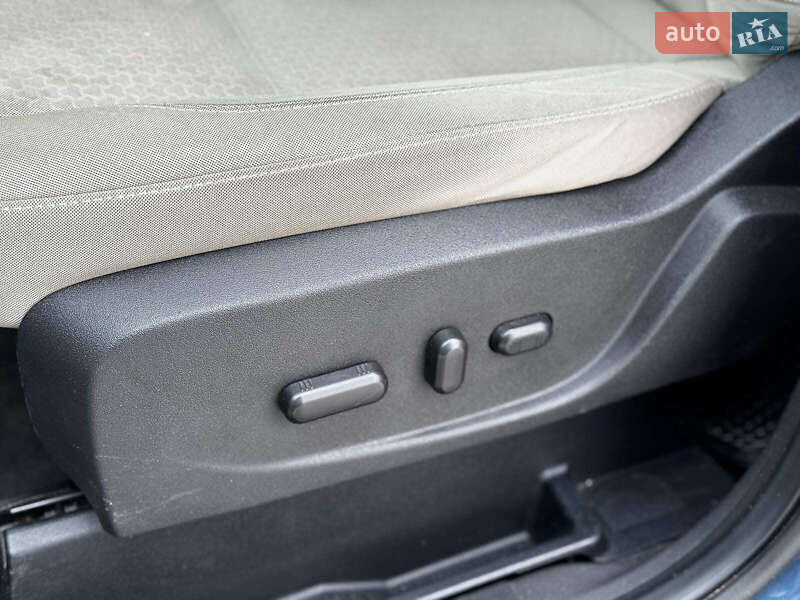 Внедорожник / Кроссовер Ford Escape 2017 в Львове