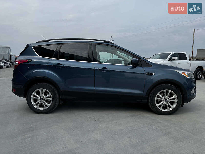 Внедорожник / Кроссовер Ford Escape 2017 в Львове