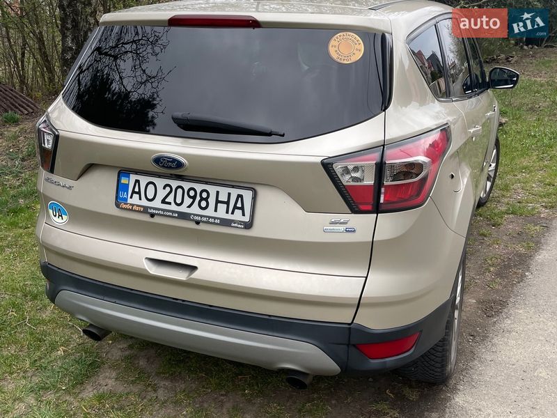Позашляховик / Кросовер Ford Escape 2016 в Ужгороді
