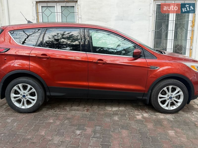Внедорожник / Кроссовер Ford Escape 2019 в Сумах