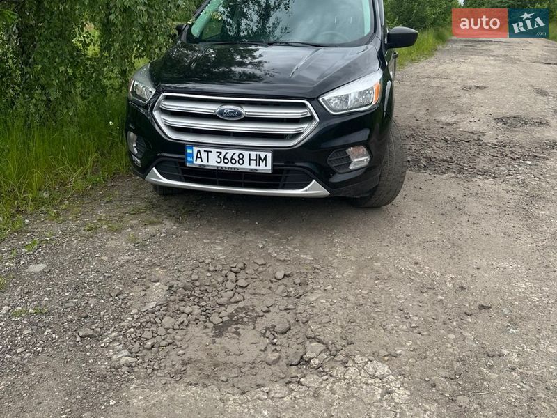 Внедорожник / Кроссовер Ford Escape 2016 в Ивано-Франковске