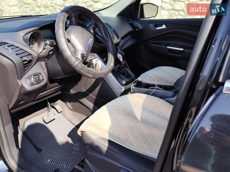 Внедорожник / Кроссовер Ford Escape 2015 в Великой Березовице