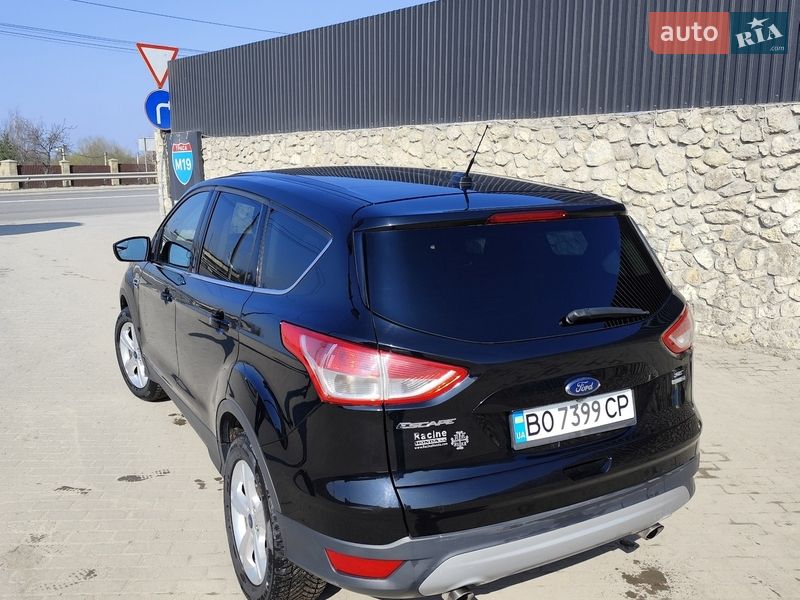 Внедорожник / Кроссовер Ford Escape 2015 в Великой Березовице