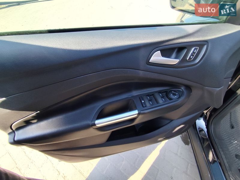 Внедорожник / Кроссовер Ford Escape 2015 в Великой Березовице