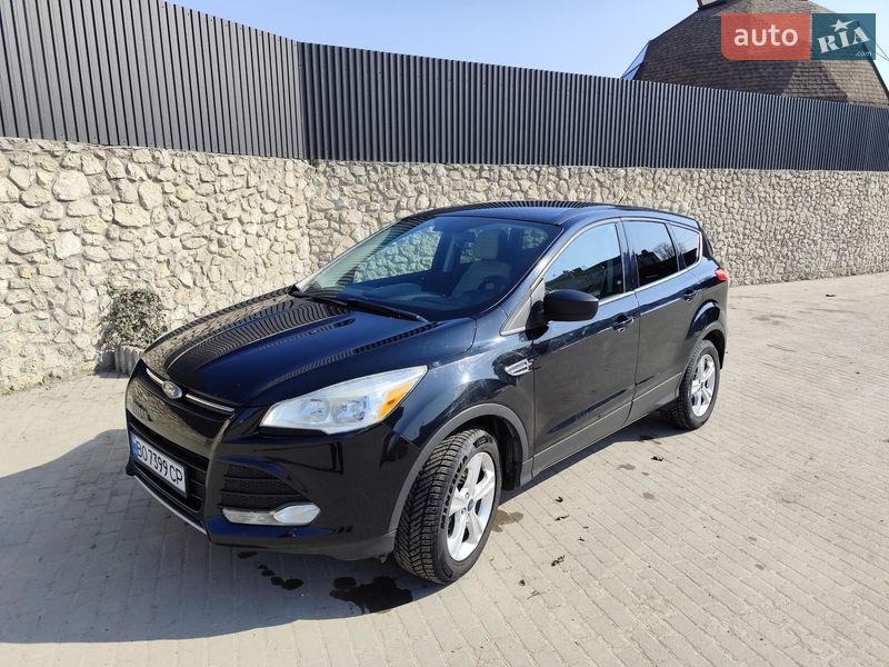Внедорожник / Кроссовер Ford Escape 2015 в Великой Березовице