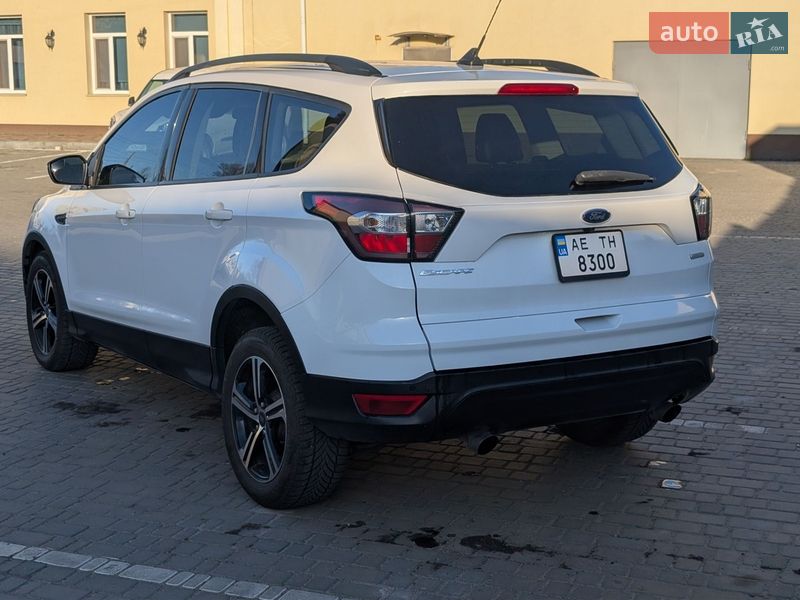 Внедорожник / Кроссовер Ford Escape 2018 в Днепре