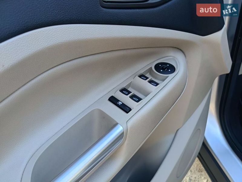 Позашляховик / Кросовер Ford Escape 2015 в Києві фото 20 Позашляховик / Кросовер Ford Escape 2015 в Києві