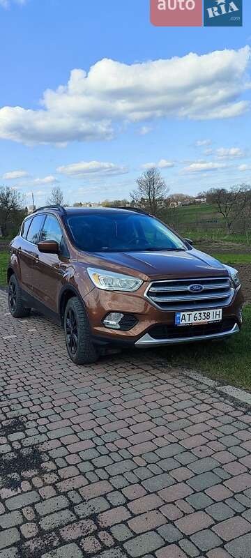 Позашляховик / Кросовер Ford Escape 2016 в Івано-Франківську