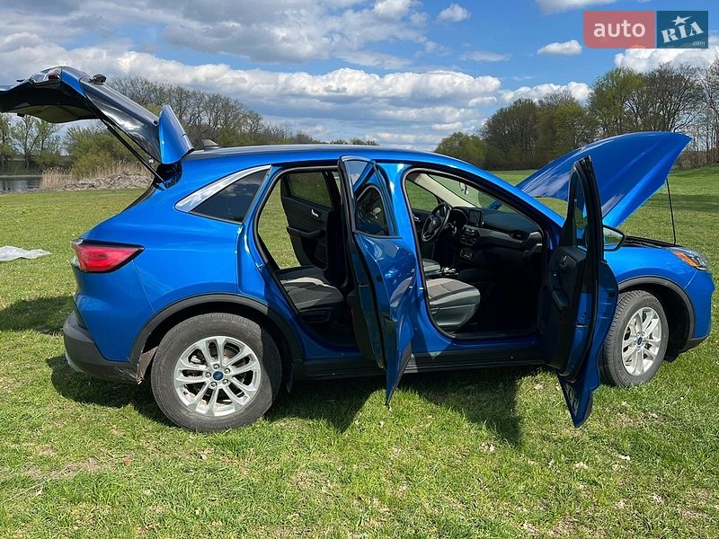Внедорожник / Кроссовер Ford Escape 2020 в Саврани