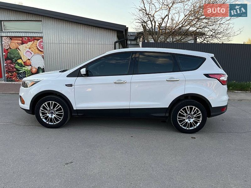 Внедорожник / Кроссовер Ford Escape 2017 в Калиновке