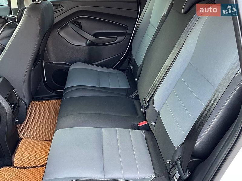 Внедорожник / Кроссовер Ford Escape 2017 в Калиновке