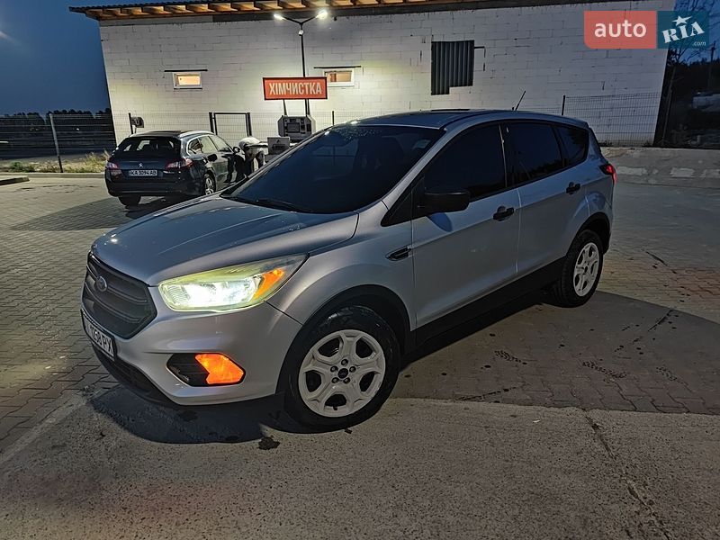 Внедорожник / Кроссовер Ford Escape 2017 в Киеве