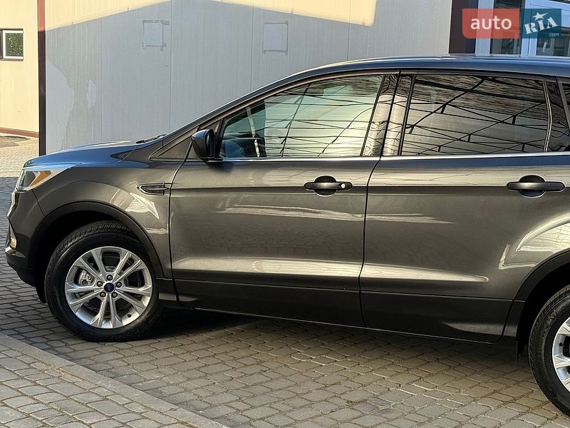 Внедорожник / Кроссовер Ford Escape 2017 в Дрогобыче