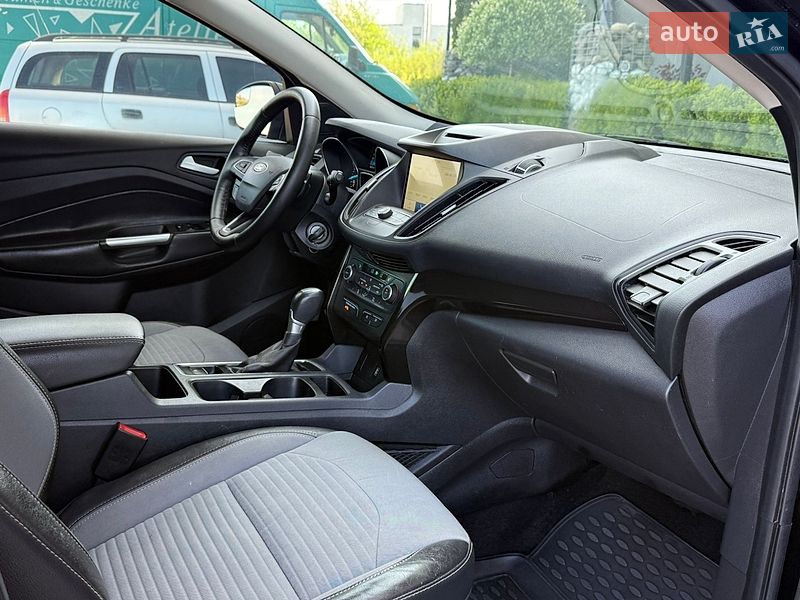 Внедорожник / Кроссовер Ford Escape 2018 в Стрые