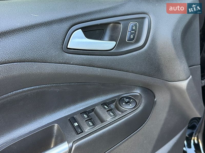 Внедорожник / Кроссовер Ford Escape 2018 в Стрые