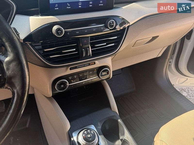 Позашляховик / Кросовер Ford Escape 2019 в Городку