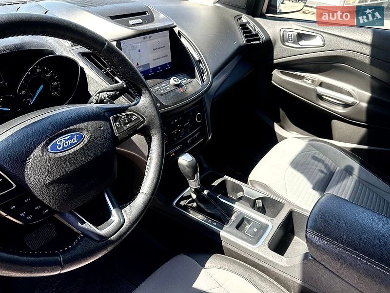 Внедорожник / Кроссовер Ford Escape 2017 в Львове