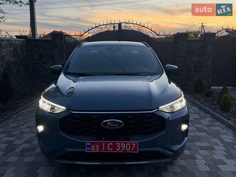 Внедорожник / Кроссовер Ford Escape 2023 в Гайвороне