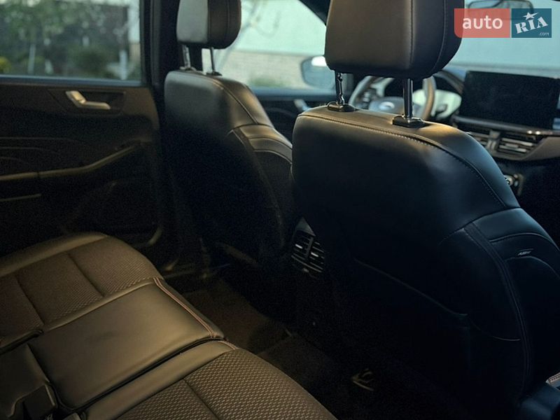 Внедорожник / Кроссовер Ford Escape 2023 в Гайвороне